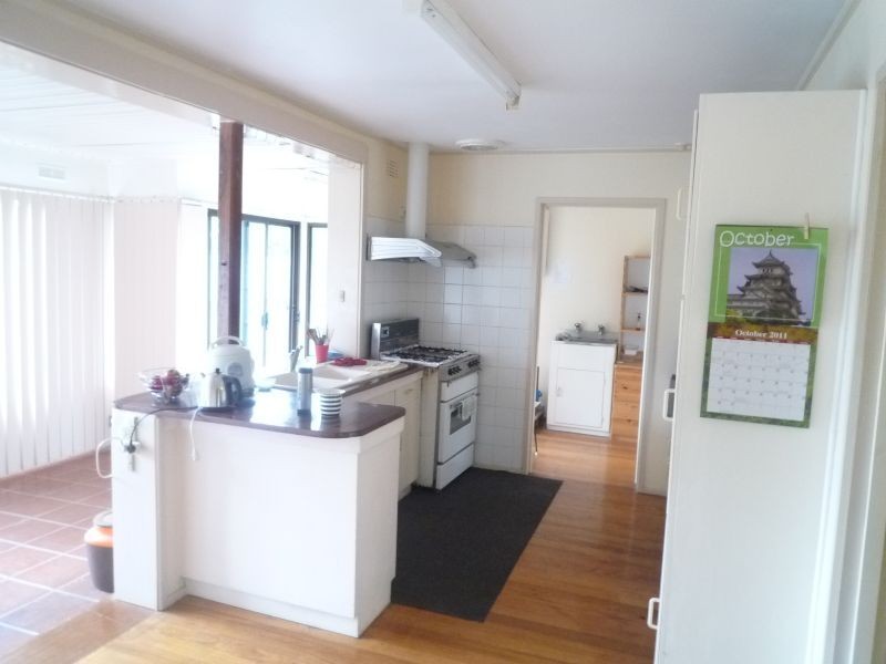 28 Hilltop Crescent, Burwood East VIC 3151