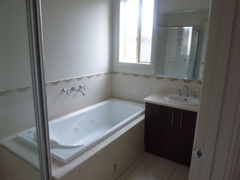 1 Cavalier Drive, Berwick VIC 3806