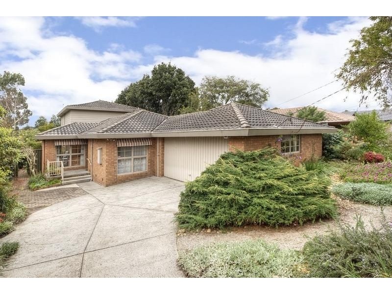 34 Knights Drive, Glen Waverley VIC 3150