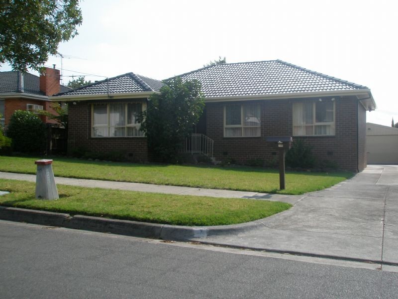 7 Long Beach Crescent, Mount Waverley VIC 3149