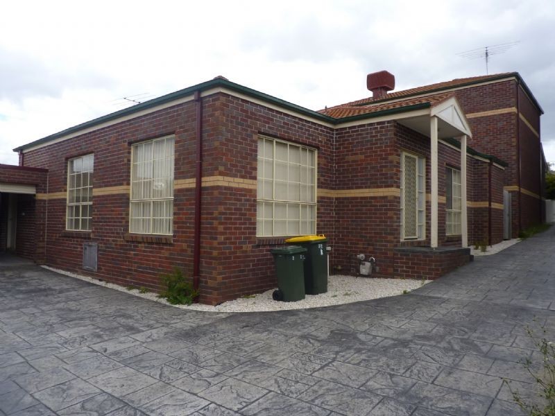 2/2 Renown Street, Burwood VIC 3125