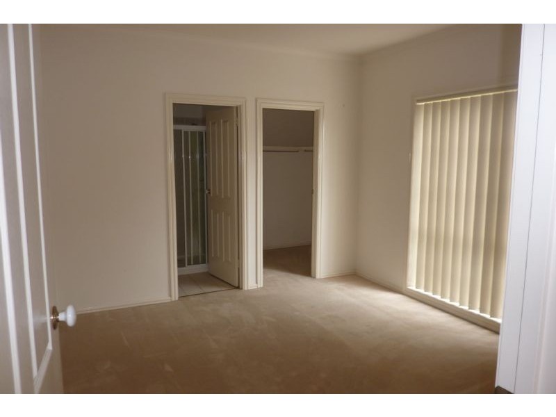 2/2 Renown Street, Burwood VIC 3125