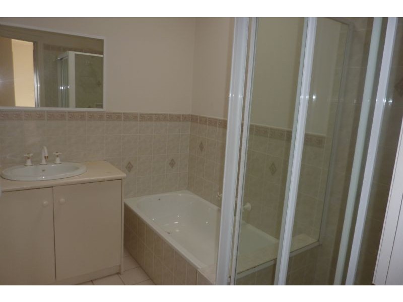 2/2 Renown Street, Burwood VIC 3125