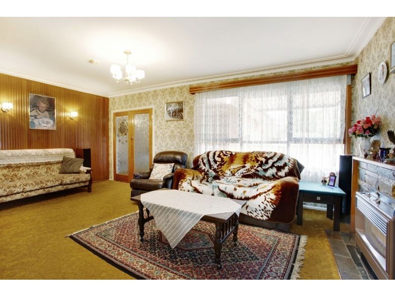 19 Elmwood Crescent, Glen Waverley VIC 3150