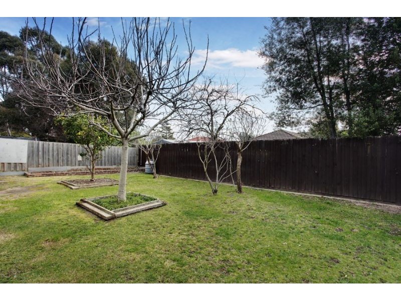 19 Elmwood Crescent, Glen Waverley VIC 3150