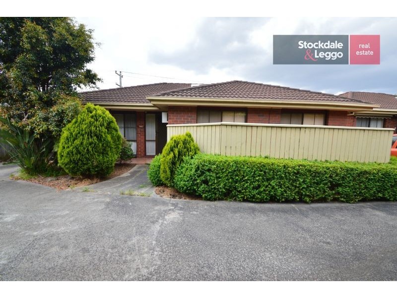 2/11 Travers Crescent, Burwood VIC 3125