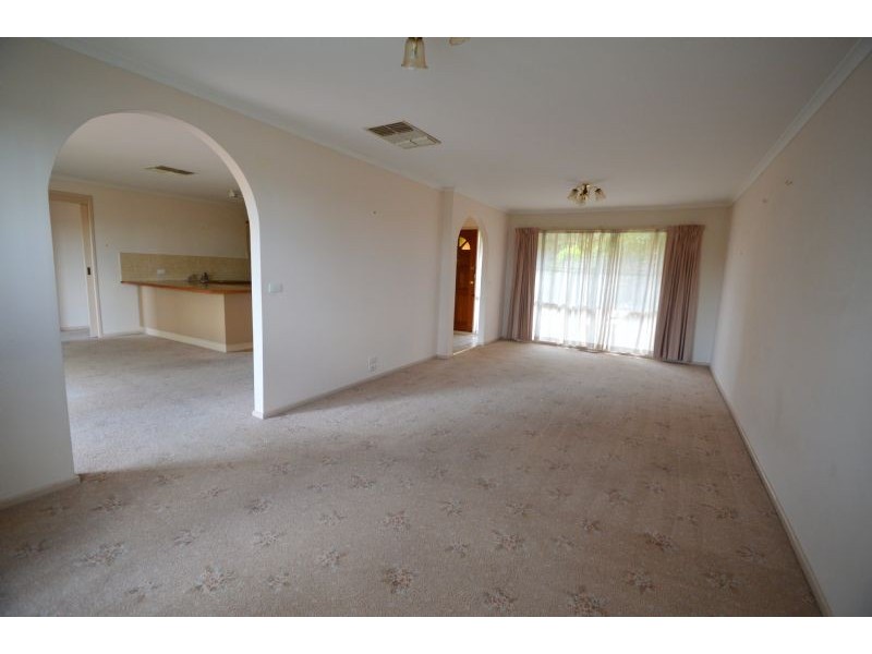 2/11 Travers Crescent, Burwood VIC 3125