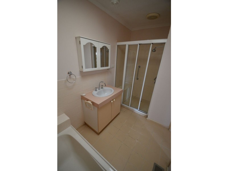 2/11 Travers Crescent, Burwood VIC 3125