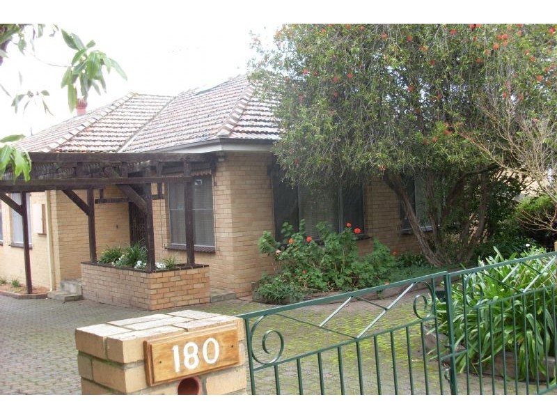 180 Lawrence Road, Mount Waverley VIC 3149