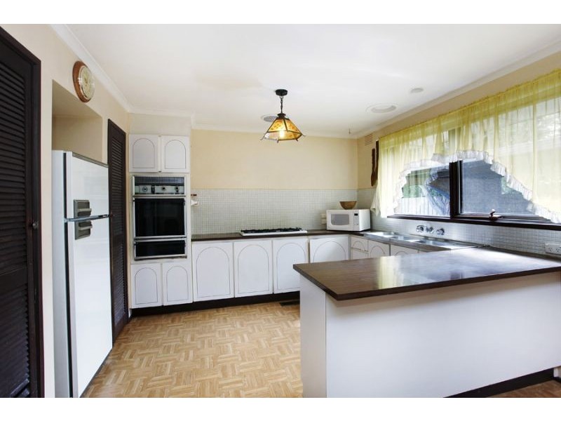 46 Calderwood Avenue, Wheelers Hill VIC 3150