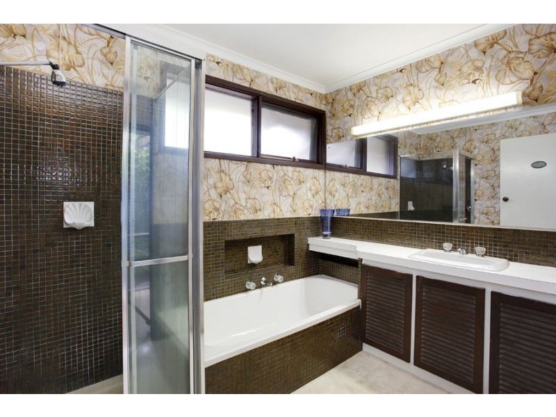 46 Calderwood Avenue, Wheelers Hill VIC 3150