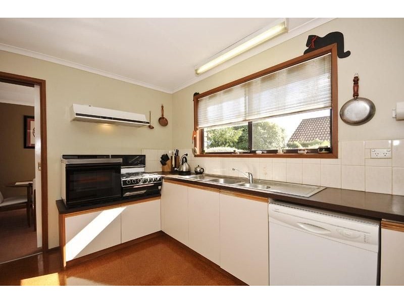 102 Wallace Road, Wantirna South VIC 3152