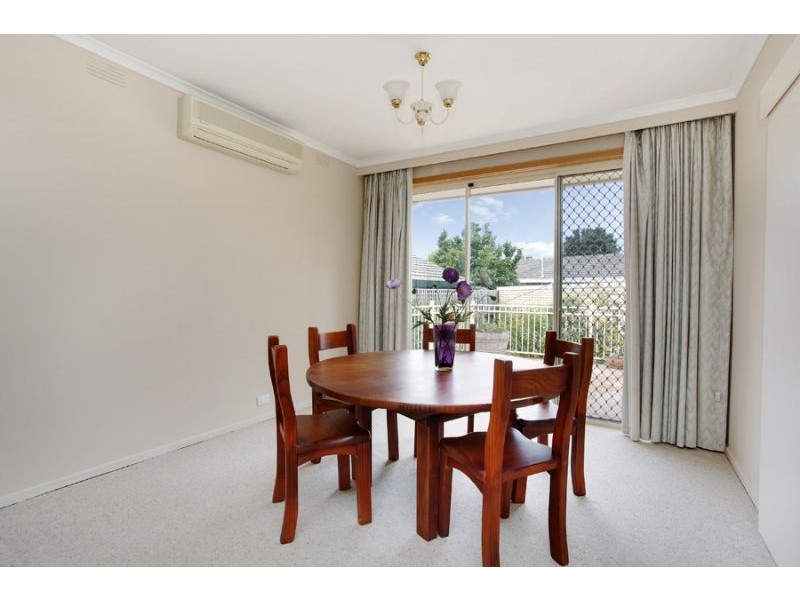 16 Snowden Drive, Glen Waverley VIC 3150