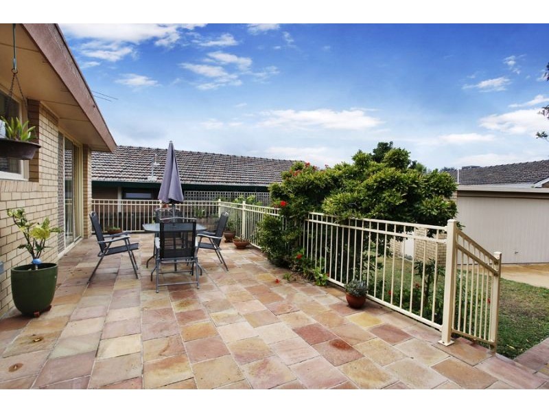 16 Snowden Drive, Glen Waverley VIC 3150