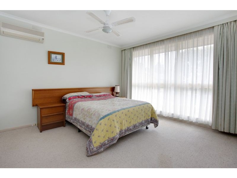 16 Snowden Drive, Glen Waverley VIC 3150