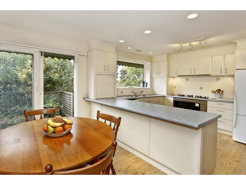 34 Knights Drive, Glen Waverley VIC 3150