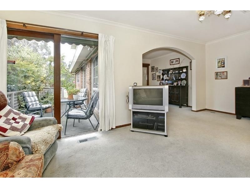 34 Knights Drive, Glen Waverley VIC 3150