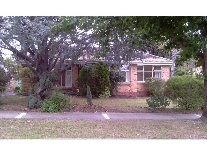 18 Roberts Street, Glen Waverley VIC 3150