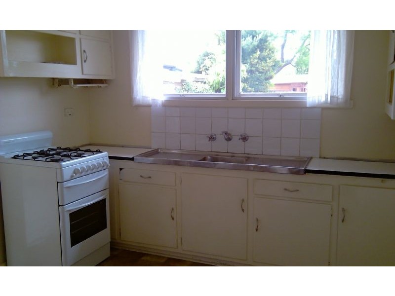 18 Roberts Street, Glen Waverley VIC 3150