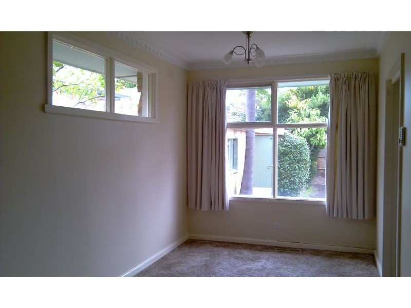 18 Roberts Street, Glen Waverley VIC 3150