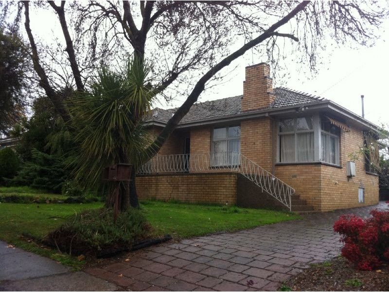8 Meadow Crescent, Mount Waverley VIC 3149