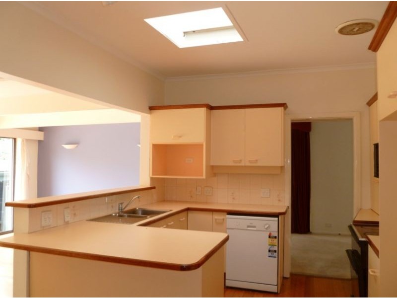 8 Meadow Crescent, Mount Waverley VIC 3149