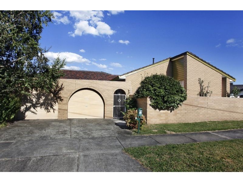 24 Snowden Drive, Glen Waverley VIC 3150