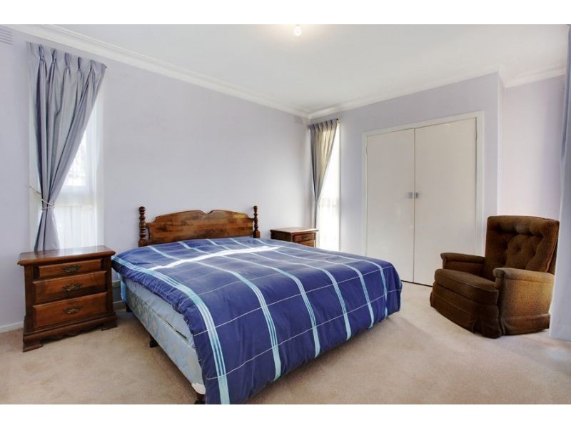 24 Snowden Drive, Glen Waverley VIC 3150