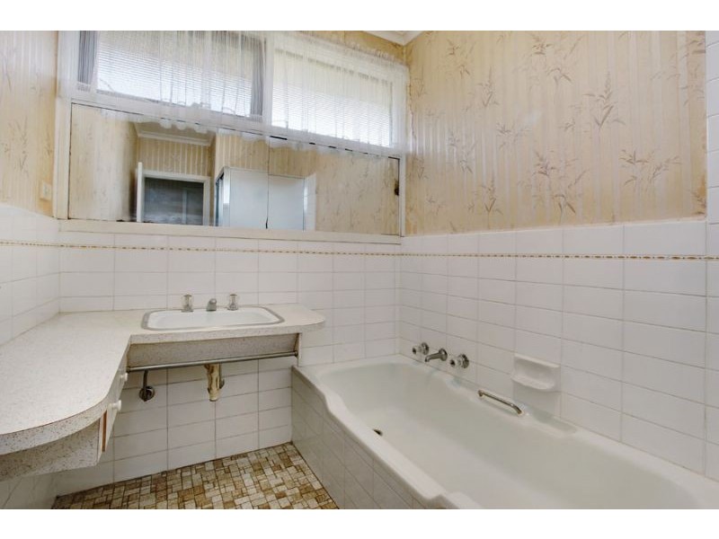 24 Snowden Drive, Glen Waverley VIC 3150