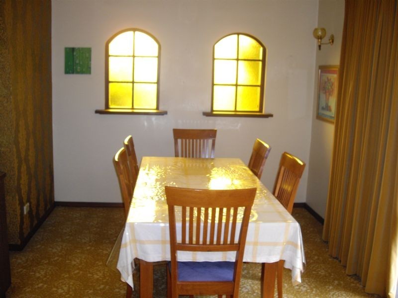 1A Greenham Crescent, Mount Waverley VIC 3149