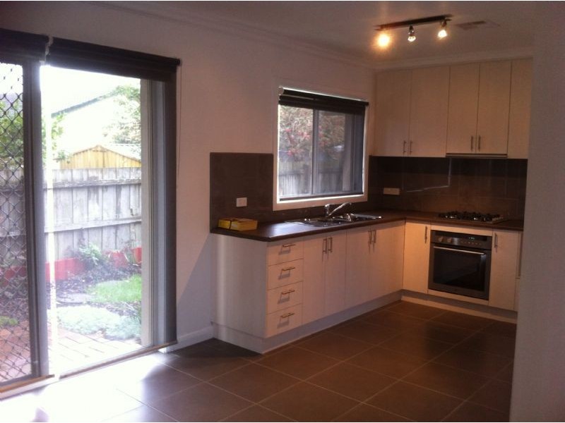 2/9 Johnson Drive, Glen Waverley VIC 3150