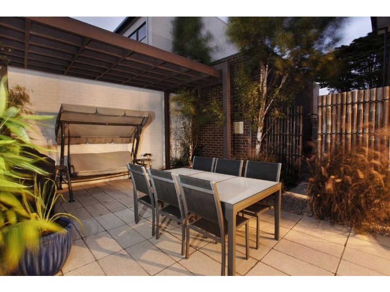 16 Waverley Park Drive, Mulgrave VIC 3170