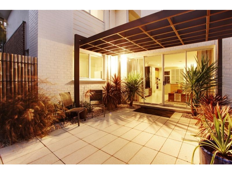 16 Waverley Park Drive, Mulgrave VIC 3170