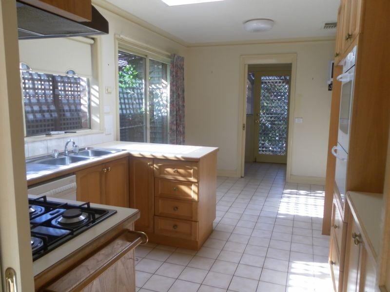 2/10 Myers Avenue, Glen Waverley VIC 3150