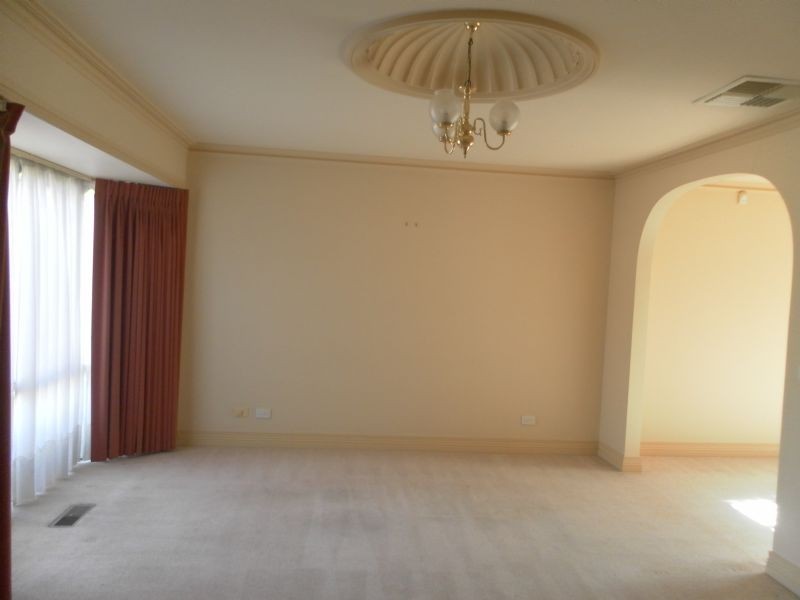 2/10 Myers Avenue, Glen Waverley VIC 3150