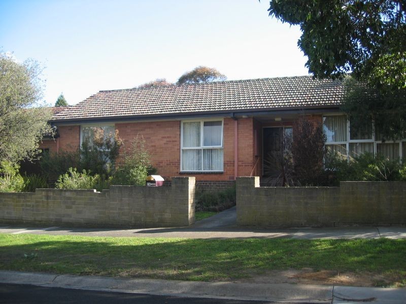 18 Amber Grove, Mount Waverley VIC 3149