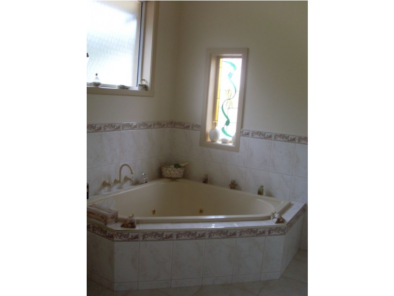 2 Alice Street, Burwood East VIC 3151