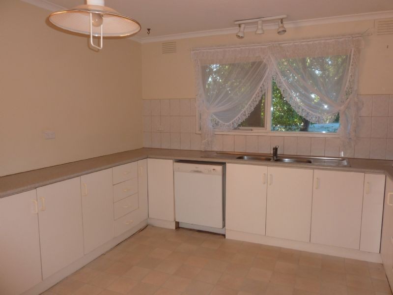 35 Strickland Drive, Wheelers Hill VIC 3150