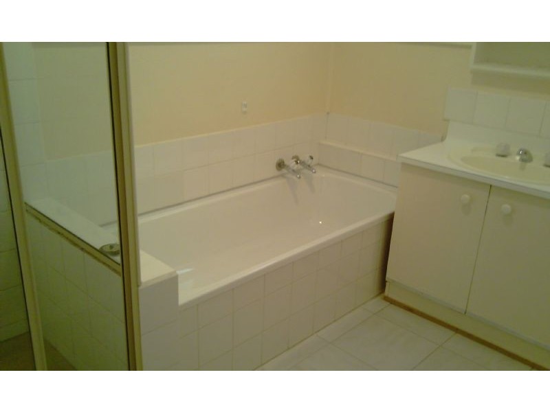 1/6 Melaleuca Drive, Glen Waverley VIC 3150