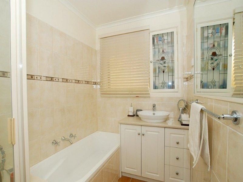 2 Airlie Court, Rowville VIC 3178