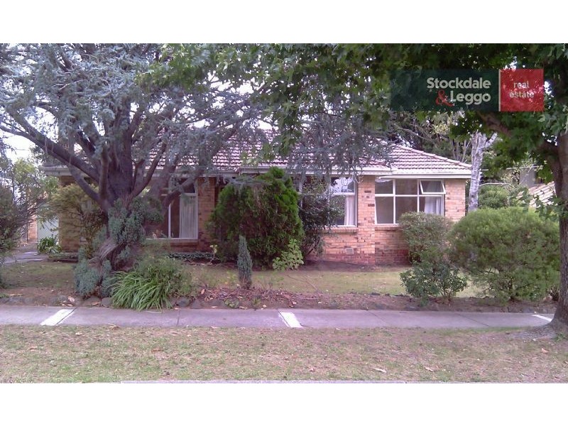 18 Roberts Street, Glen Waverley VIC 3150
