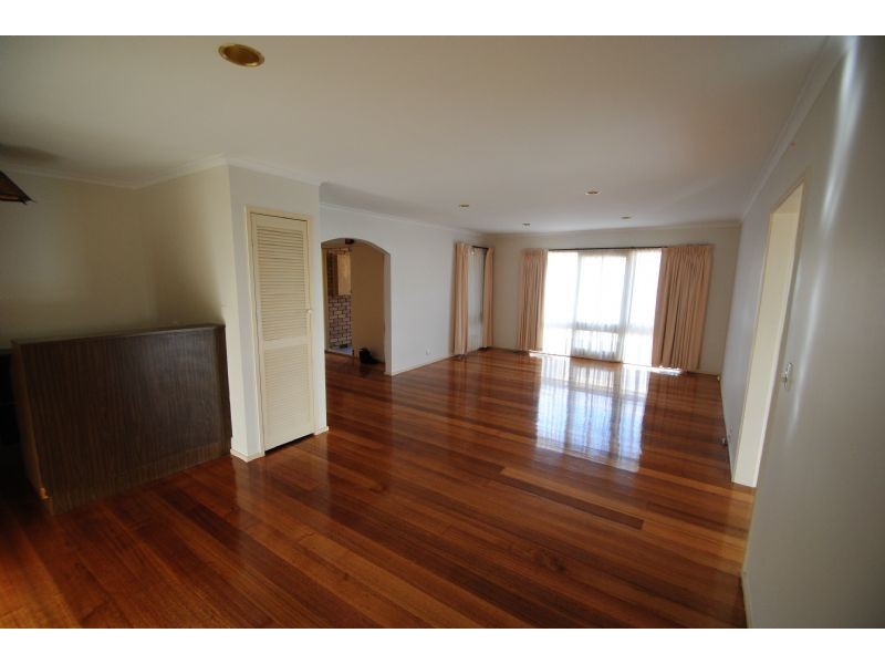 22 Calderwood Avenue, Wheelers Hill VIC 3150