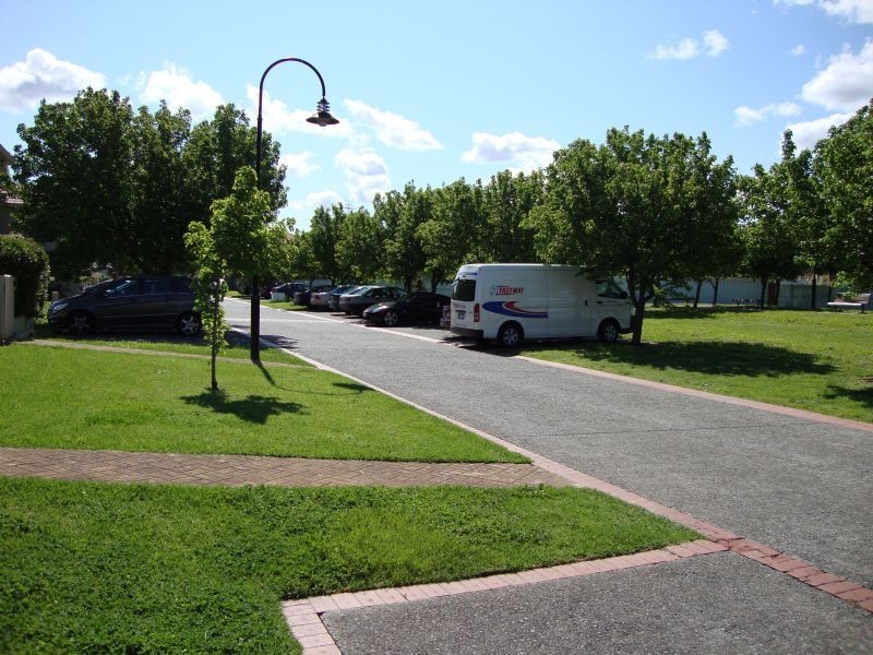 4/2 McKelvie Court, Glen Waverley VIC 3150