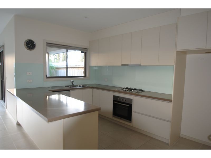 2/14 Pinewood Drive, Mount Waverley VIC 3149