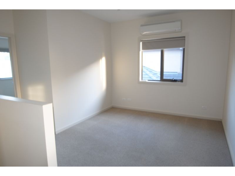 2/14 Pinewood Drive, Mount Waverley VIC 3149