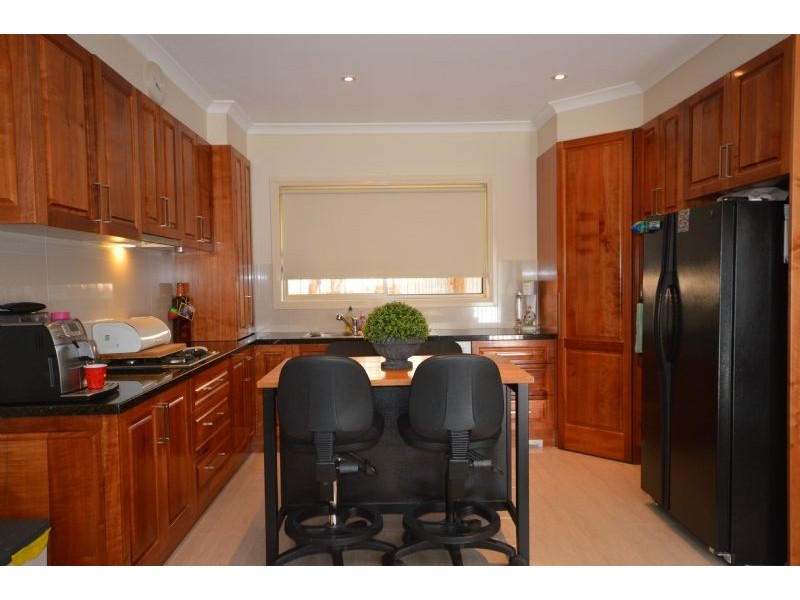 2/24 Roberts Street, Glen Waverley VIC 3150