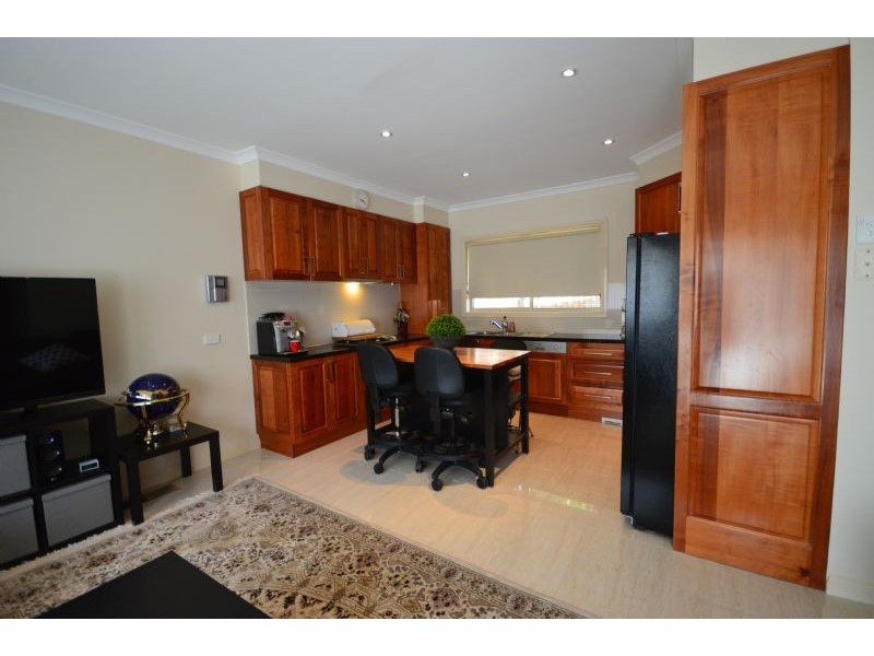 2/24 Roberts Street, Glen Waverley VIC 3150