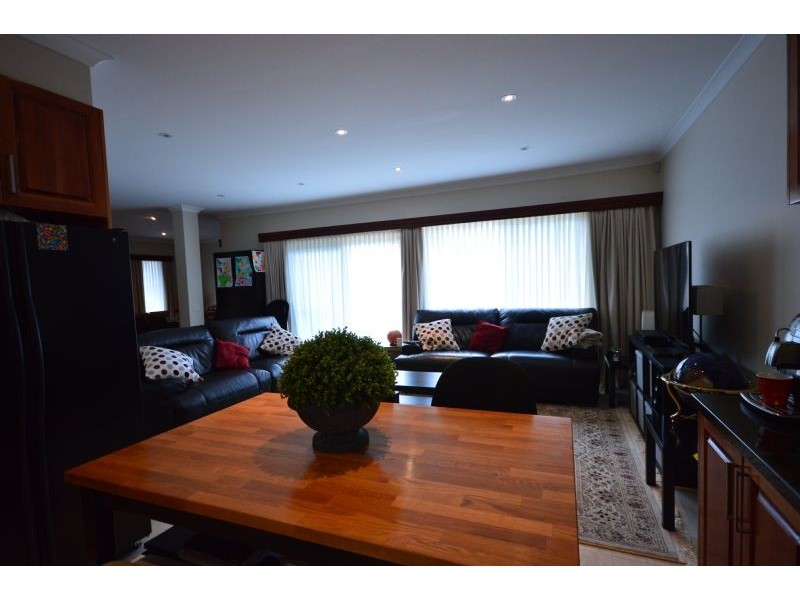 2/24 Roberts Street, Glen Waverley VIC 3150