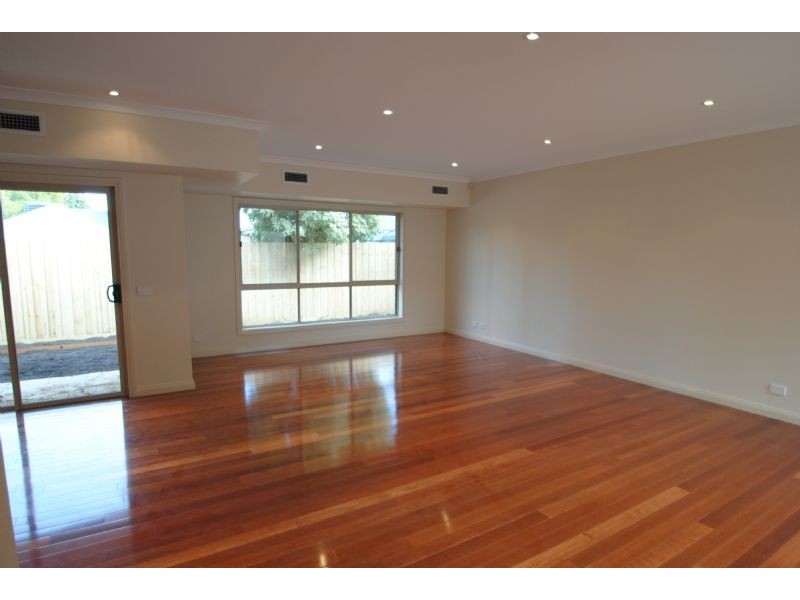 2/22 Roberts Street, Glen Waverley VIC 3150