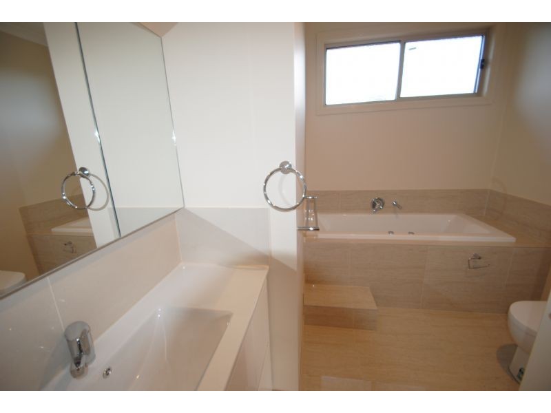 2/22 Roberts Street, Glen Waverley VIC 3150